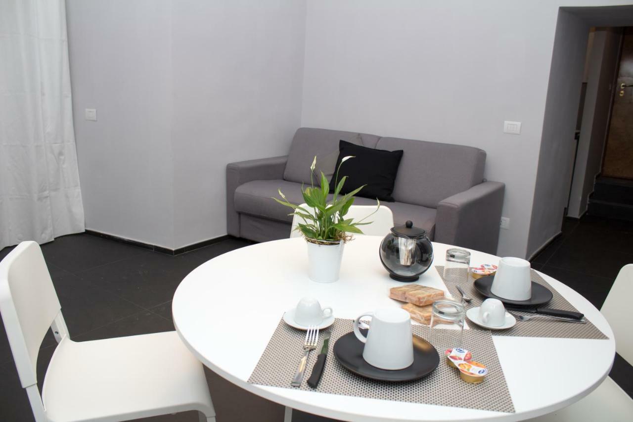 Residenza Spinelli Apartment เนเปิลส์ ภายนอก รูปภาพ