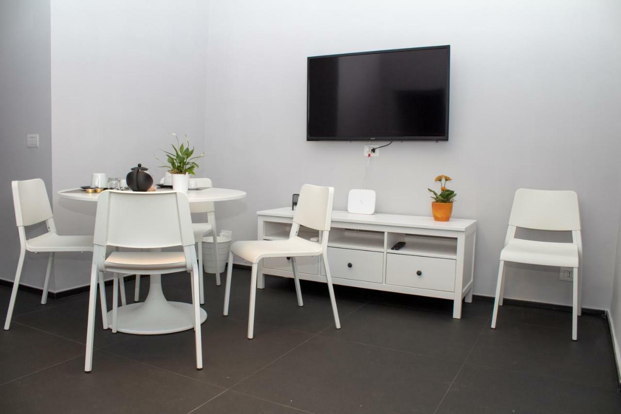 Residenza Spinelli Apartment เนเปิลส์ ภายนอก รูปภาพ