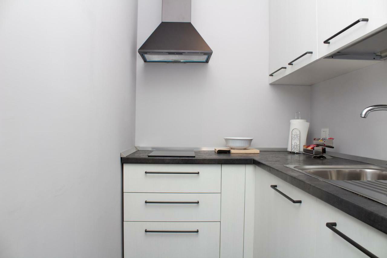 Residenza Spinelli Apartment เนเปิลส์ ภายนอก รูปภาพ