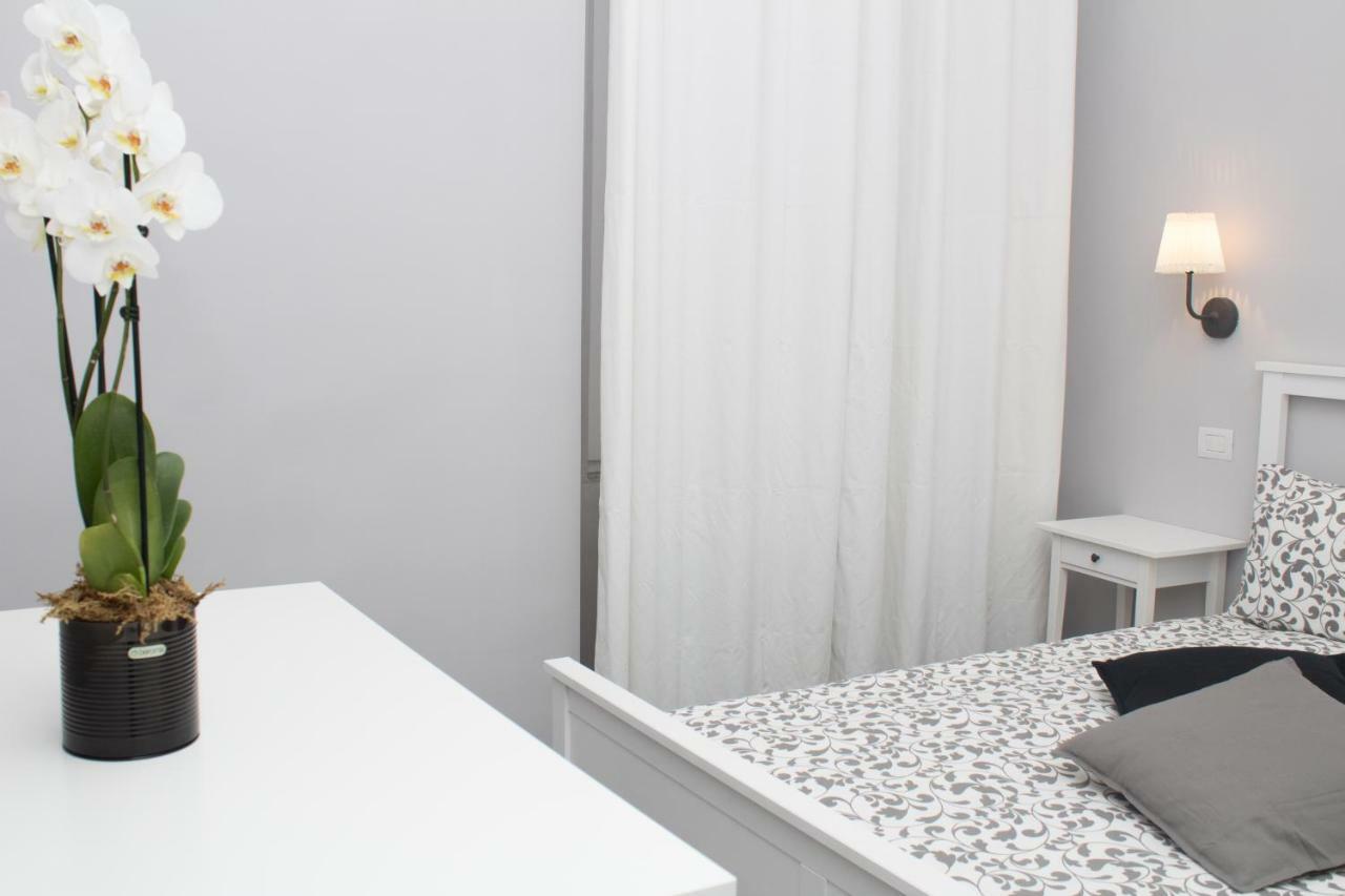 Residenza Spinelli Apartment เนเปิลส์ ภายนอก รูปภาพ